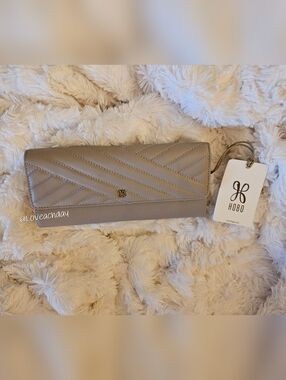 NWT✨️HOBO Quilted Taupe Wallet Clutch